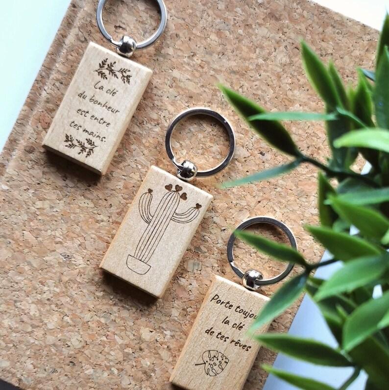 Porte clé personnalisée en bois gravé - idée cadeau personnalisé - cadeau en bois