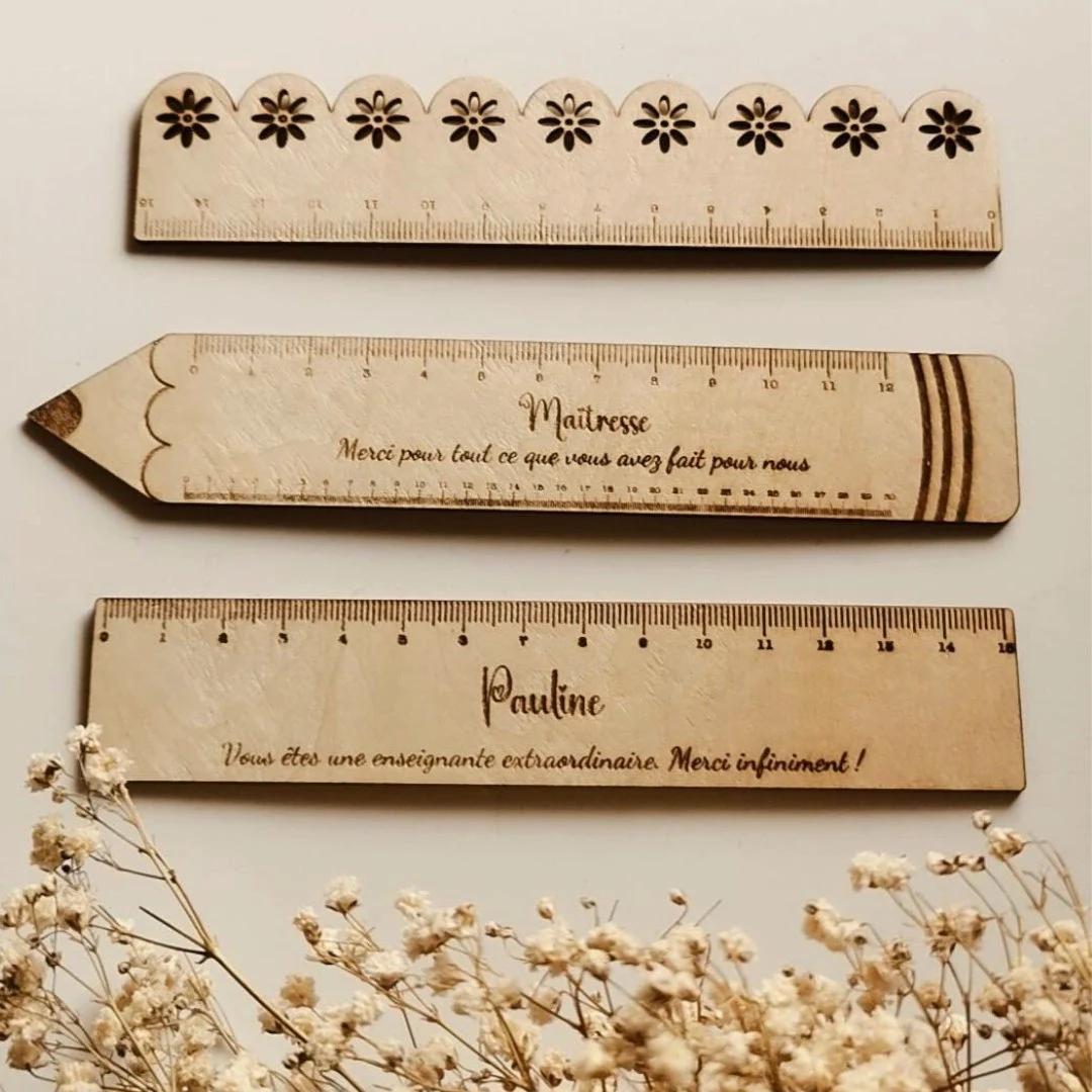 Règle en bois pour un cadeau d'enseignant personnalisé, règle en bois gravée, cadeau de fin d'année scolaire, cadeau pour nounou , ATSEM