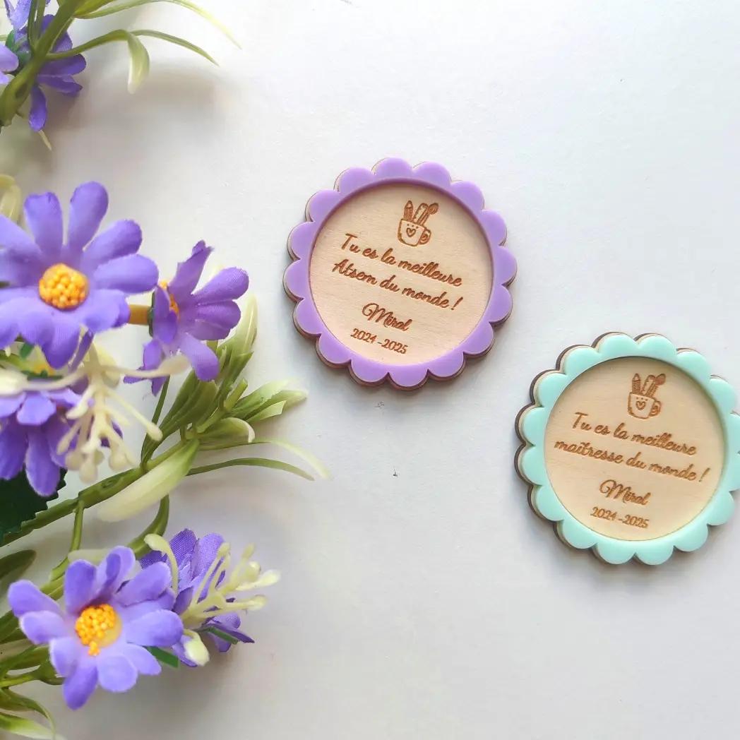Magnet en bois personnalisé – Cadeau original pour maîtresse, maître ou ATSEM