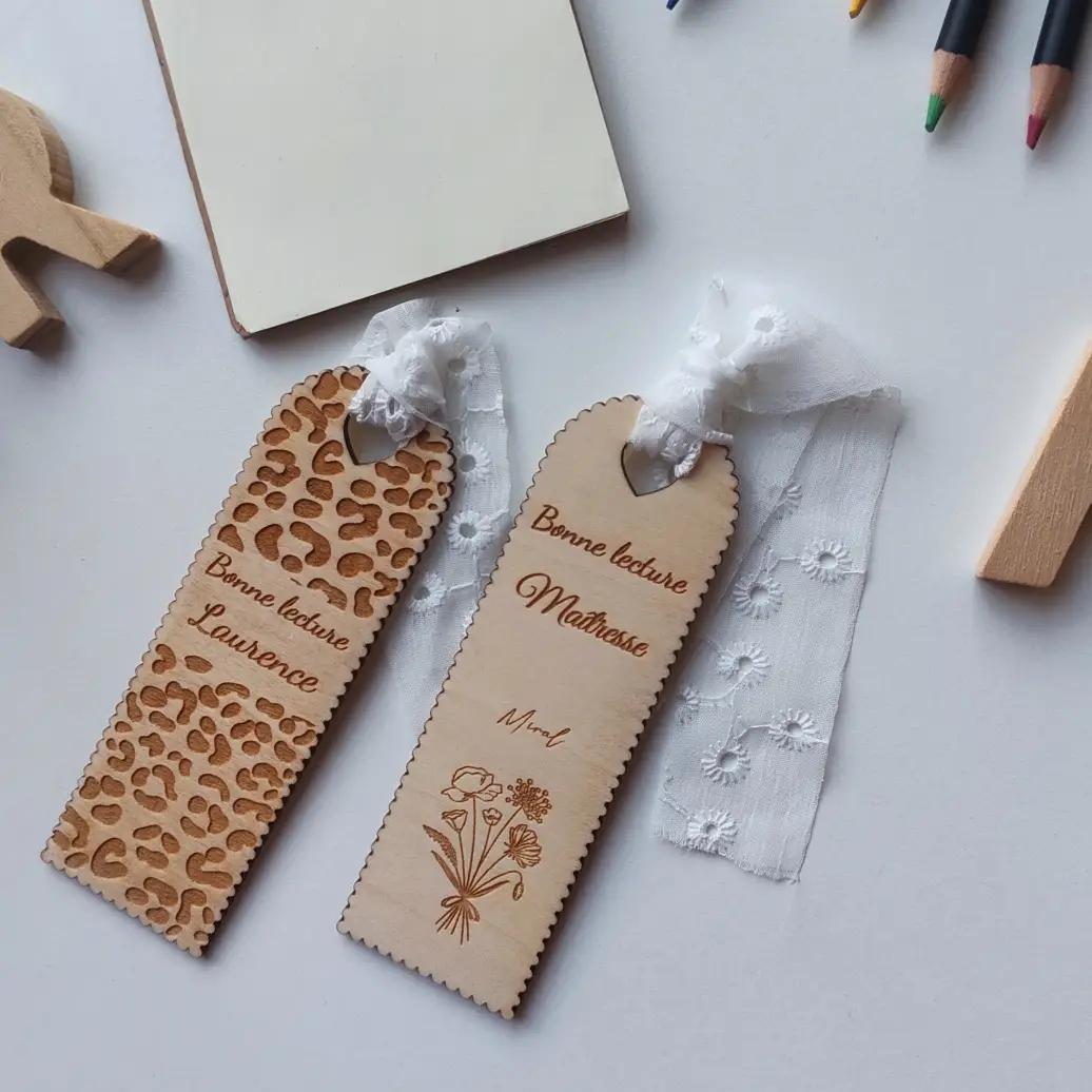 Marque-page en bois personnalisé – Cadeau fin d’année pour maîtresse, ATSEM ou nounou
